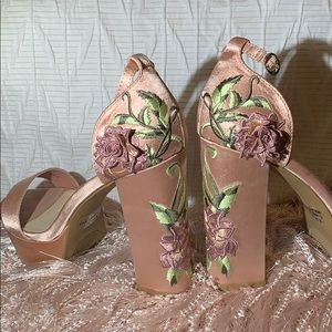 FLOWER EMBELLISHED PLATFORM heels!